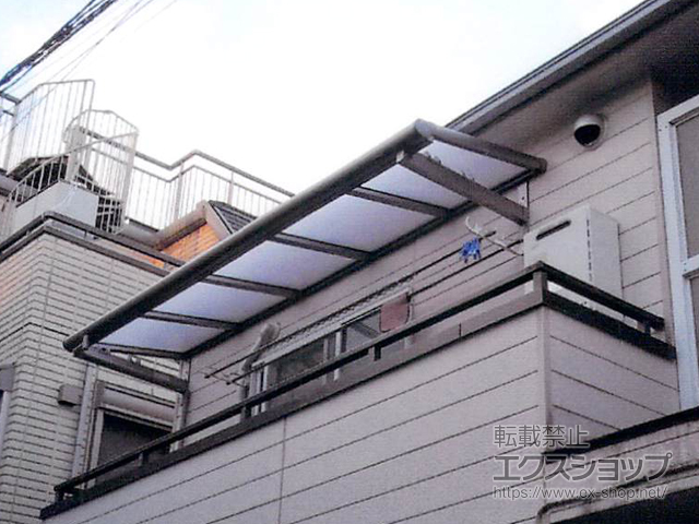 東京都品川区のLIXIL リクシル（トステム）のバルコニー・ベランダ屋根 パワーアルファ F型 ルーフタイプ 単体 積雪〜30cm対応 施工例
