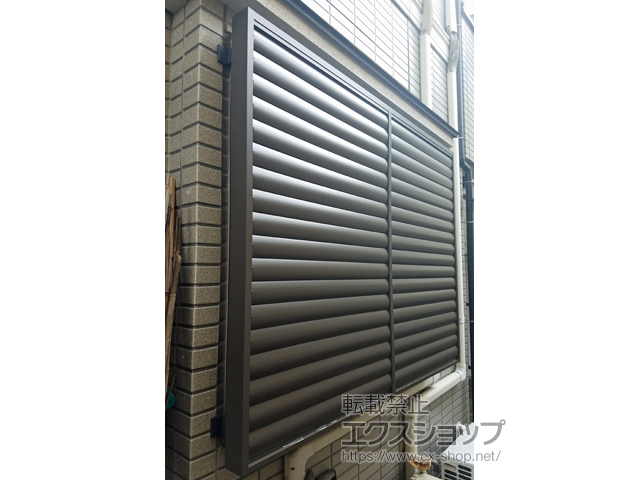 東京都世田谷区のLIXIL リクシル（トステム）の面格子・窓格子 【特注】目隠し可動ルーバー 引違い窓用 施工例