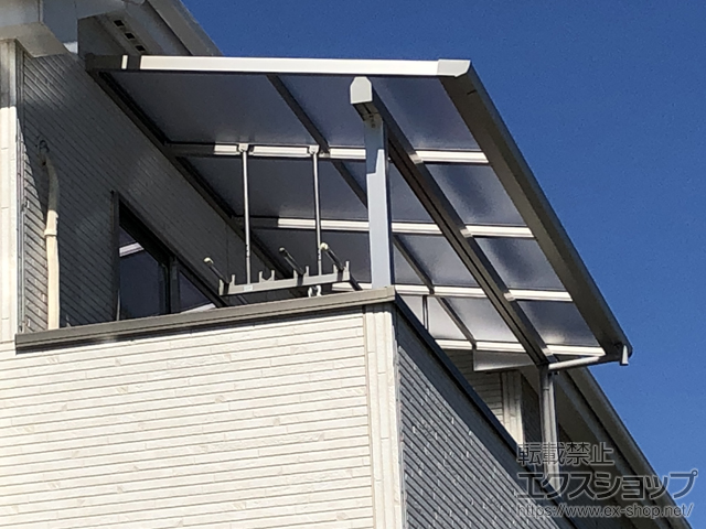 埼玉県東松山市ののバルコニー・ベランダ屋根 ソラリア F型 屋根タイプ 単体 積雪〜20cm対応 施工例
