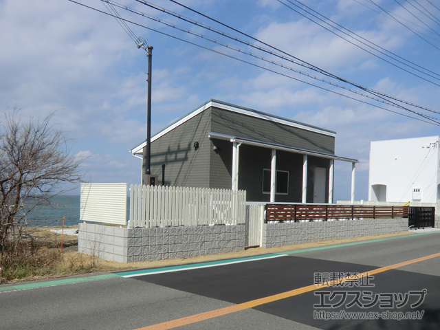 兵庫県淡路市ののフェンス・柵 ミエーネフェンス 目隠しルーバータイプ 自由柱施工 施工例