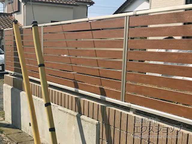 東京都八王子市ののフェンス・柵 ルシアスフェンスF04型 横板 木目カラー 自由柱施工 施工例