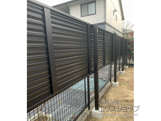 愛知県津島市ののフェンス・柵 ミエーネフェンス 目隠しルーバータイプ 2段支柱 自立建て用（パネル1段） 施工例