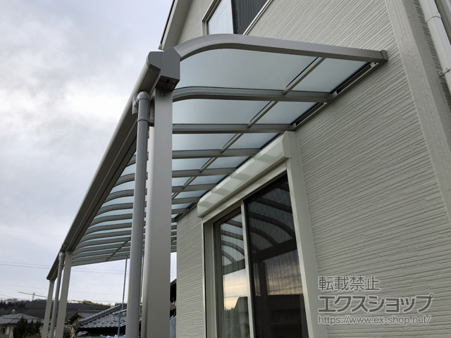 岐阜県恵那市ののテラス屋根 ソラリア R型 テラスタイプ 連棟 積雪〜20cm対応 ※壁面奥行違い納まり 施工例