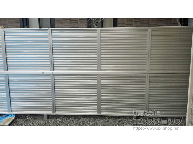 静岡県静岡市ののフェンス・柵 ミエーネフェンス 目隠しルーバータイプ 2段支柱 自立建て用(パネル2段) 施工例