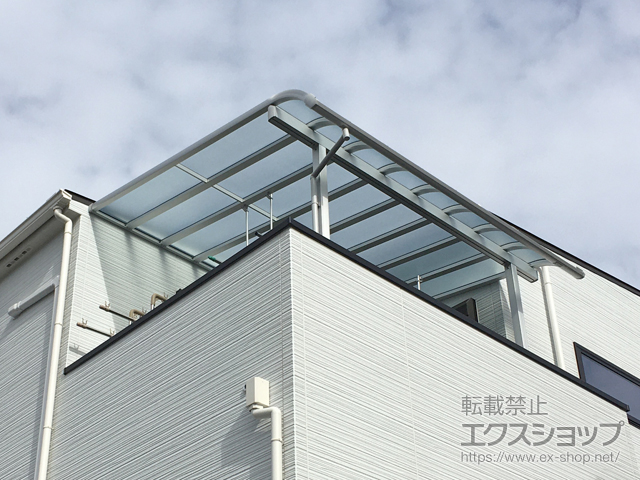 大阪府高槻市のLIXIL リクシル（トステム）のバルコニー・ベランダ屋根 パワーアルファ RB型 屋根タイプ 単体 積雪〜30cm対応 施工例