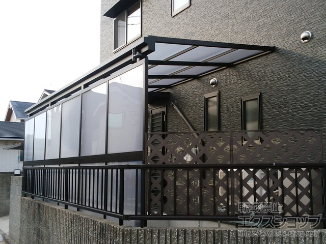 岡山県倉敷市ののテラス屋根 ソラリア F型 テラスタイプ 単体 積雪〜20cm対応＋前面パネル 柱標準タイプ(テラス屋根用)2段 施工例