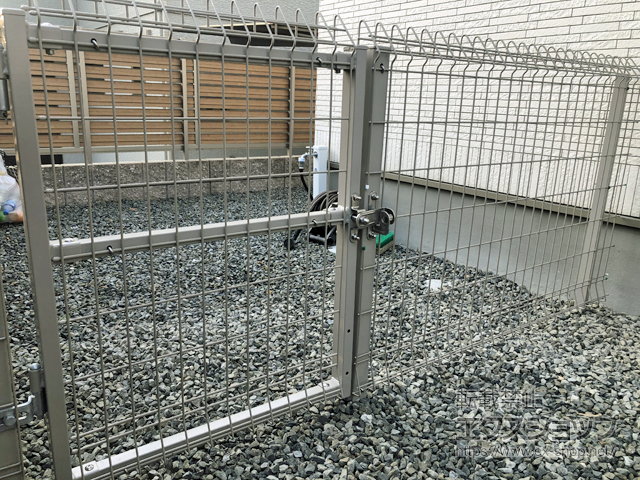 大阪府茨木市のの門扉 メッシュフェンスG10 門扉 片開き 柱使用 施工例