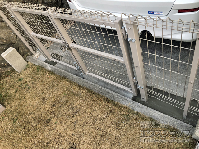 大阪府茨木市のの門扉 メッシュフェンスG10 門扉 両開き 柱使用 施工例