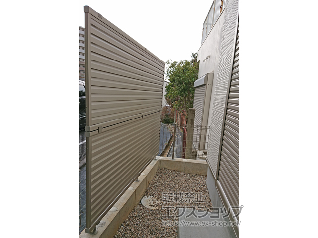 愛知県岡崎市ののフェンス・柵 ミエーネフェンス 目隠しルーバータイプ 2段支柱 ブロック建て用(パネル2段) 施工例