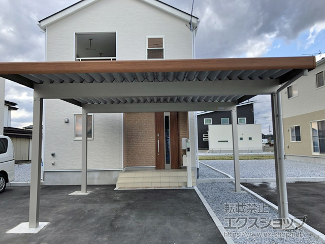 青森県上北郡おいらせ町ののカーポート ジーポートneo 積雪100cmAタイプ 2台用 角柱4本柱 木調マテリアルカラー 施工例