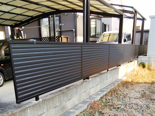 福岡県朝倉郡筑前町ののフェンス・柵 ミエーネフェンス 目隠しルーバータイプ　自由柱施工 施工例