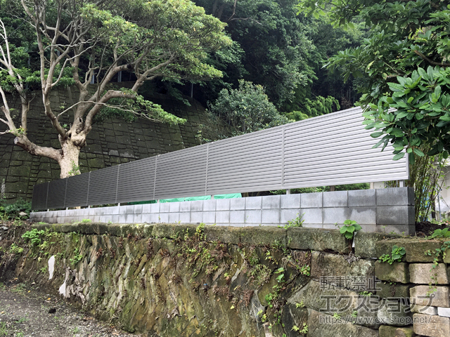 神奈川県逗子市ののフェンス・柵 ミエーネフェンス 目隠しルーバータイプ　自由柱施工 施工例