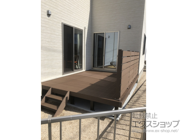 岡山県岡山市ののウッドデッキ リウッドデッキ 200＋ リウッドデッキフェンス3型（横スリット） 施工例