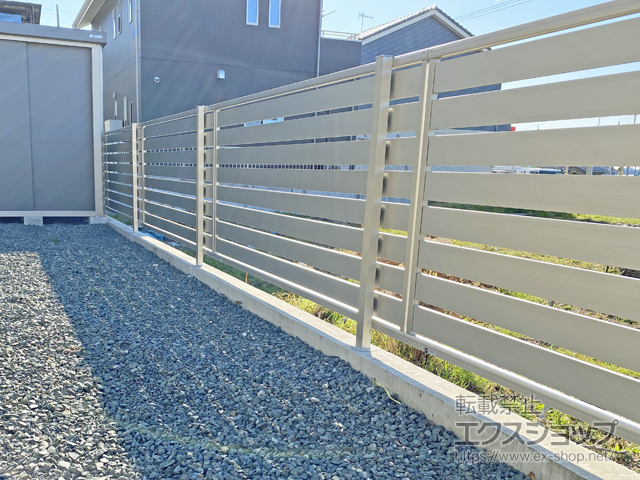 愛知県蒲郡市ののフェンス・柵 ルシアスフェンスF04型 横板 木目カラー 自由柱施工 施工例