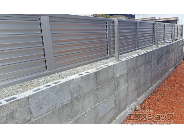 山梨県南巨摩郡富士川町ののフェンス・柵 ミエーネフェンス 目隠しルーバータイプ 自由柱施工 施工例