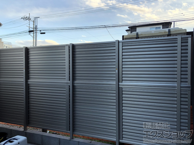 埼玉県戸田市ののフェンス・柵 ミエーネフェンス 目隠しルーバータイプ 2段支柱 自立建て用 施工例