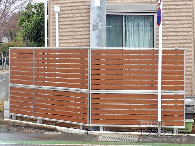 埼玉県比企郡鳩山町ののフェンス・柵 ルシアスフェンスF04型 横板 木目カラー 2段支柱 自立建て用 施工例