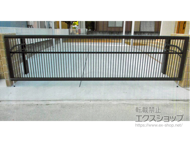 福岡県大牟田市ののカーゲート ルシアスアップゲートワイド 2型 たて格子 電動 施工例