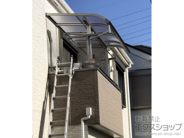 東京都足立区ののバルコニー・ベランダ屋根 プレシオステラスII R型 屋根タイプ 単体 積雪〜20cm対応 施工例