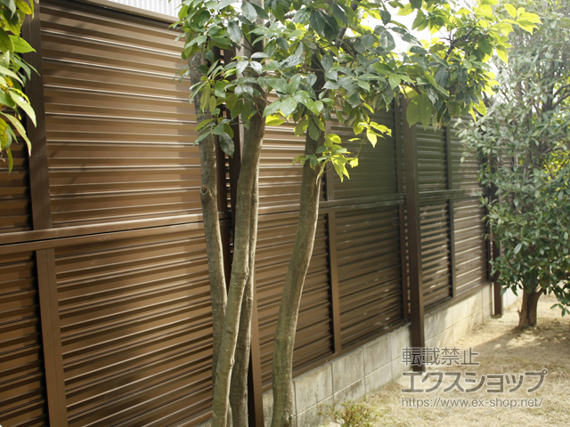 愛知県名古屋市ののフェンス・柵 ミエーネフェンス 目隠しルーバータイプ 2段支柱 自立建て用 施工例