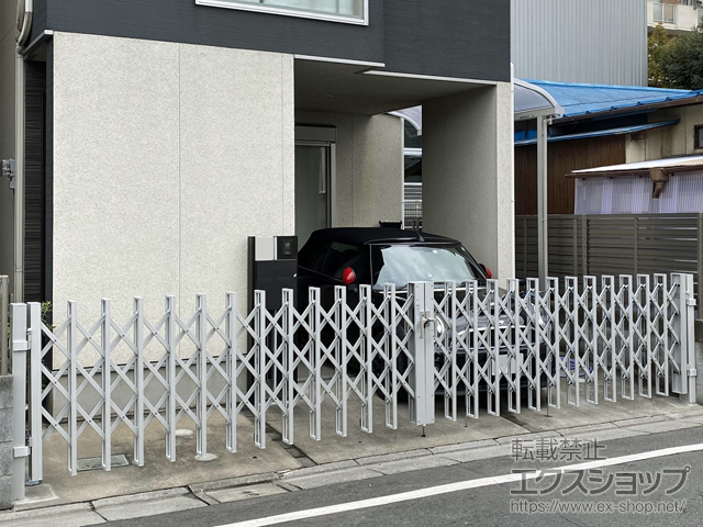 埼玉県川口市ののカーゲート アルシャインHG ノンキャスター 両開き 600W 施工例