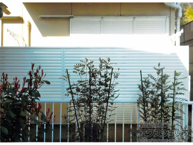 神奈川県川崎市ののフェンス・柵 ミエーネフェンス 目隠しルーバータイプ 2段支柱 自立建て用 施工例