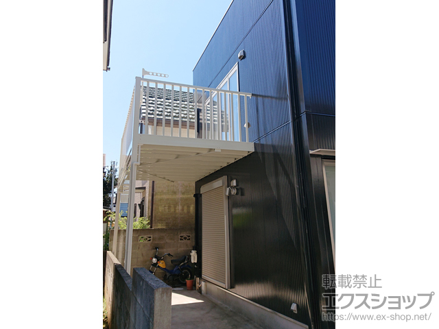 千葉県習志野市のLIXIL リクシル（トステム）のバルコニー ビューステージHスタイル 縦太格子 単体 柱建て式 施工例