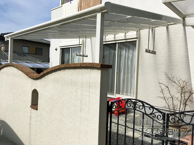 奈良県北葛城郡上牧町のYKKAPのテラス屋根 ヴェクターテラス F型 ビッグサイズ 単体 積雪～20cm対応 施工例