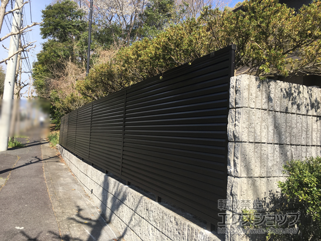 三重県四日市市ののフェンス・柵 シンプレオフェンス13型 ルーバー 自由柱施工 施工例