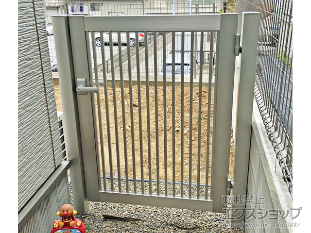 千葉県千葉市のの門扉 シンプレオ門扉10型 たて粗格子 片開き 門柱使用 施工例