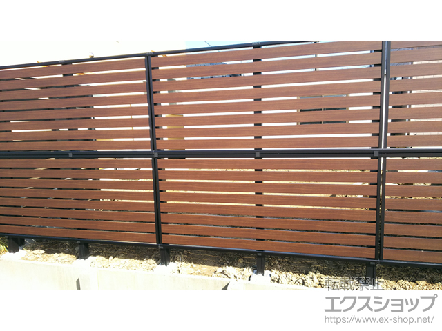 新潟県新潟市ののフェンス・柵 モクアルフェンス 横板タイプ 2段支柱 自立建て用（パネル2段） 施工例