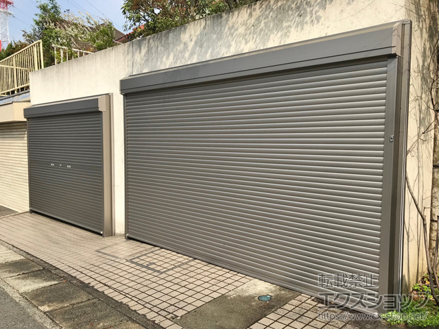 神奈川県川崎市のLIXIL リクシル（トステム）のガレージシャッター ガレージシャッタークワトロ 電動式 外部付タイプ※外部停電時開閉機構 施工例