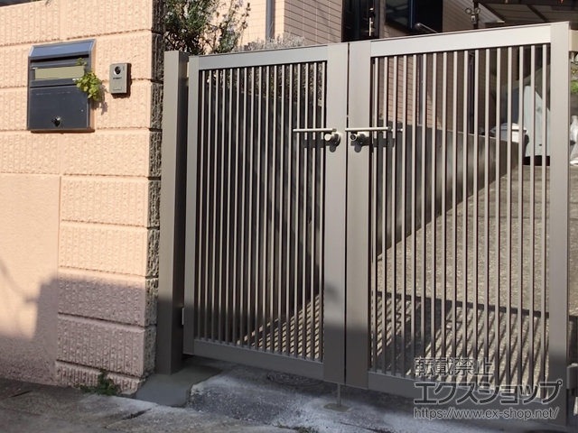 東京都八王子市のの門扉 プレスタ門扉 2型 細たて桟 両開き 柱使用 施工例