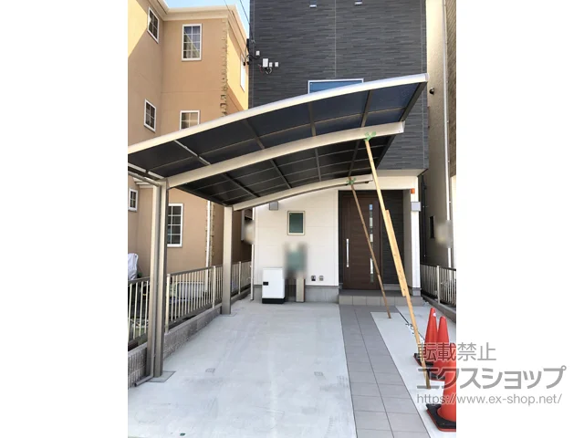 愛知県名古屋市のLIXIL(リクシル)のカーポート フーゴR (ラウンドスタイル) 積雪～20cm対応 施工例
