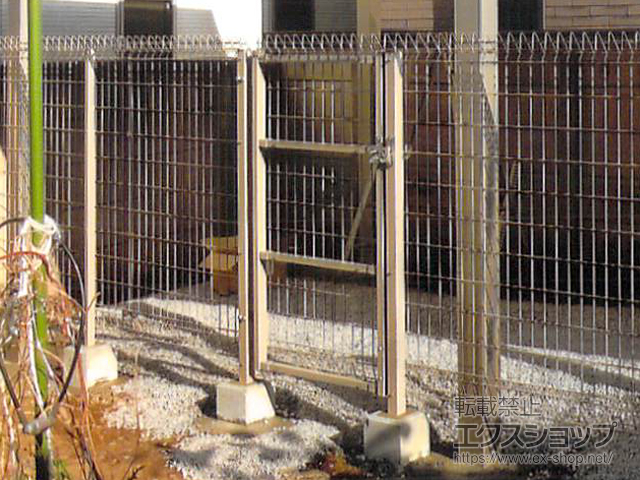 東京都練馬区のの門扉 メッシュフェンスG10 片開き 柱使用 施工例