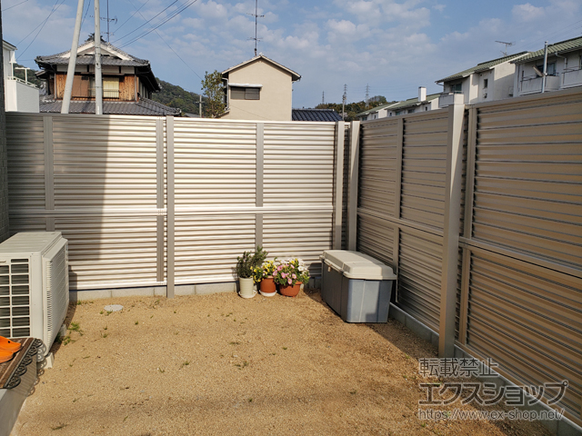 愛媛県松山市ののフェンス・柵 ミエーネフェンス 目隠しルーバータイプ 2段支柱 自立建て用（パネル2段） 施工例