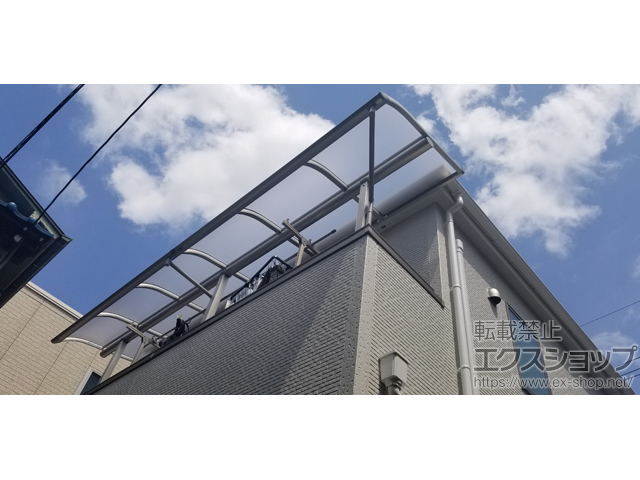 東京都江戸川区ののフェンス・柵、バルコニー・ベランダ屋根 プレシオステラス R型 屋根タイプ 連棟 積雪〜20cm対応 施工例