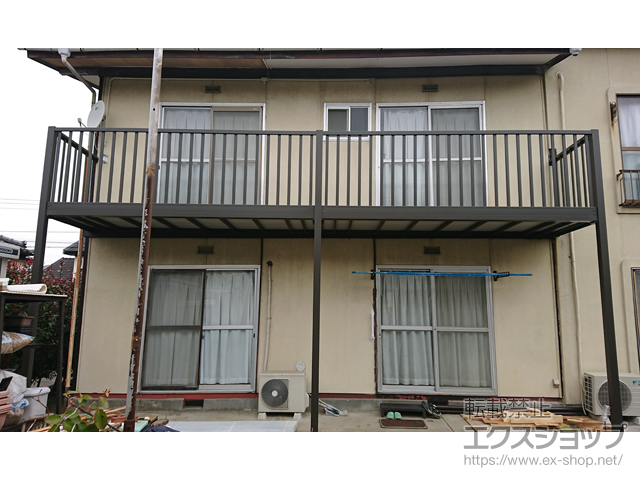 宮城県仙台市のLIXIL リクシル（トステム）のバルコニー ビューステージHスタイル 縦太格子 連棟 柱建て式 施工例