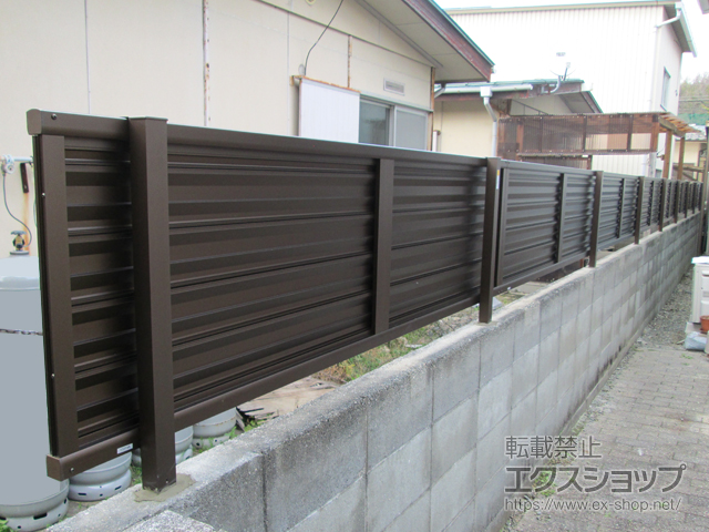 兵庫県赤穂市ののフェンス・柵 ミエーネフェンス 目隠しルーバータイプ　自由柱施工 施工例