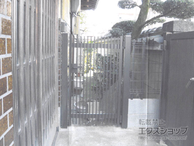 京都府亀岡市ののフェンス・柵 ライシス門扉 4型 太たて桟 片開き 柱使用 施工例