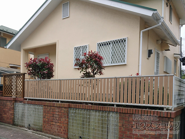 神奈川県横須賀市ののフェンス・柵 ルシアスフェンスF03型 たて半目隠し 木調カラー 施工例