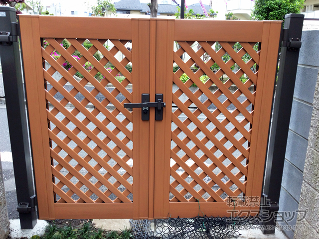 東京都渋谷区のの門扉 ステイウッド門扉2型 両開き 75角門柱使用 施工例