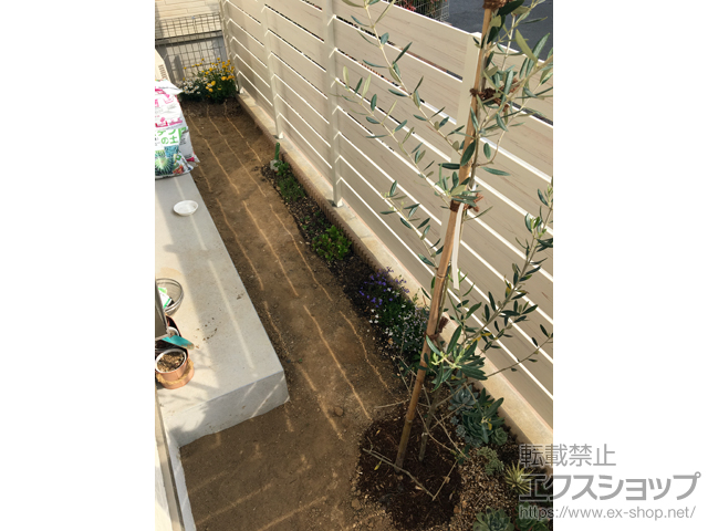 千葉県千葉市ののフェンス・柵 マイティウッド ベーシック 横貼り8段 隙間15mm 施工例