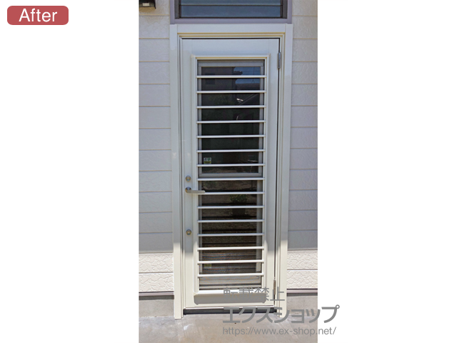 神奈川県高座郡寒川町のLIXIL リクシル（トステム）の玄関ドア リシェント勝手口ドア PG仕様 ランマ無R B型 施工例