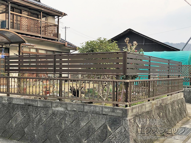 広島県三次市ののフェンス・柵 シンプレオフェンスSY1型 横半目隠し 2段支柱 (パネル1段) 施工例