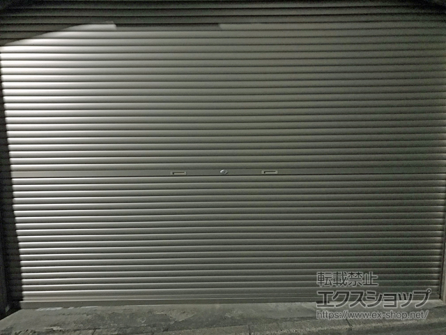 東京都世田谷区のLIXIL リクシル（トステム）のガレージシャッター ガレージシャッタークワトロ 手動式 内部付タイプ 施工例