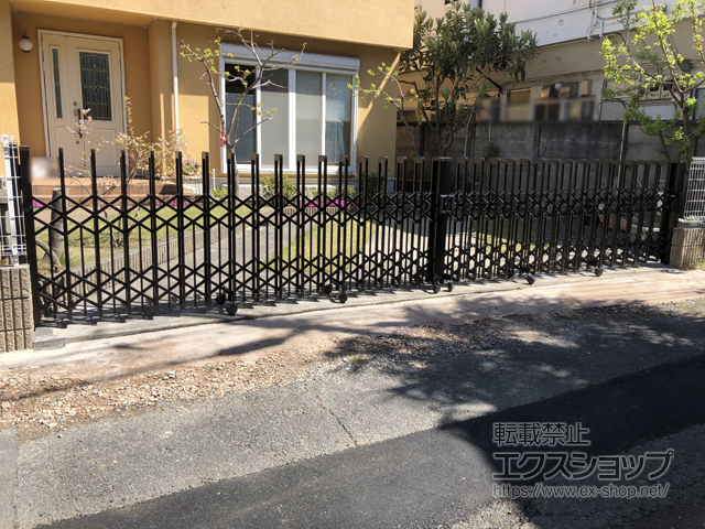 神奈川県川崎市ののカーゲート ポチガード 両開き キャスタータイプ 66W（33S+33M） 施工例