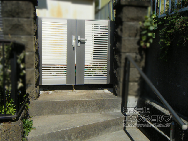 神奈川県足柄下郡湯河原町のの門扉 ライシス門扉 1型 細横桟 両開き 柱使用 施工例