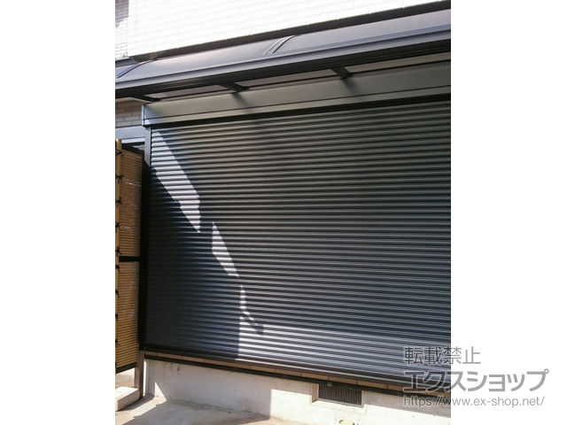 千葉県千葉市のLIXIL リクシル（トステム）の窓シャッター 【特注】リフォームシャッター イタリヤ 電動式 施工例