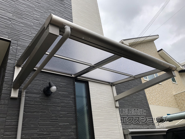 大阪府堺市ののバルコニー・ベランダ屋根 ヴェクターテラス F型 ルーフタイプ 単体積雪〜20cm対応 施工例